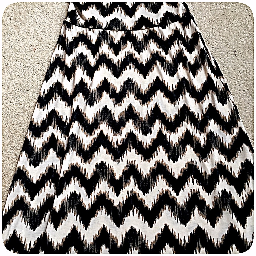 - Chevron Black & Tan Zigzag Chevron Maxiskirt! NEW! - Picture 2 of 6